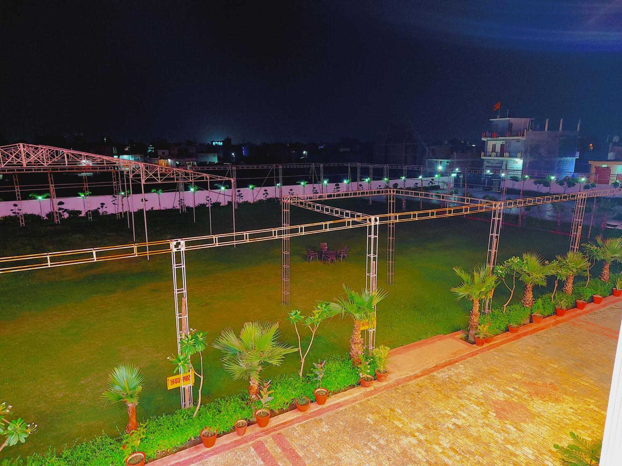 Awadh Samrat Resort Ayodhya Eksteriør bilde
