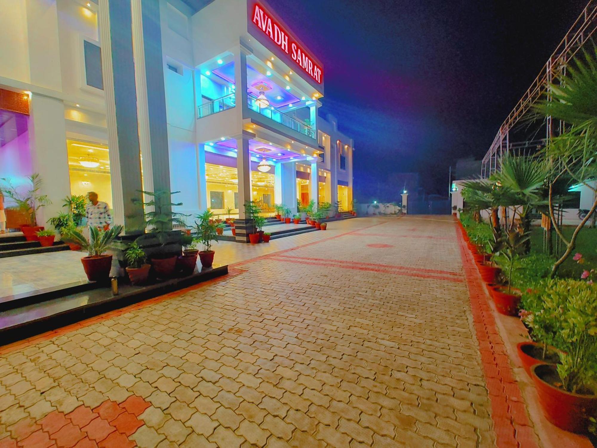Awadh Samrat Resort Ayodhya Eksteriør bilde