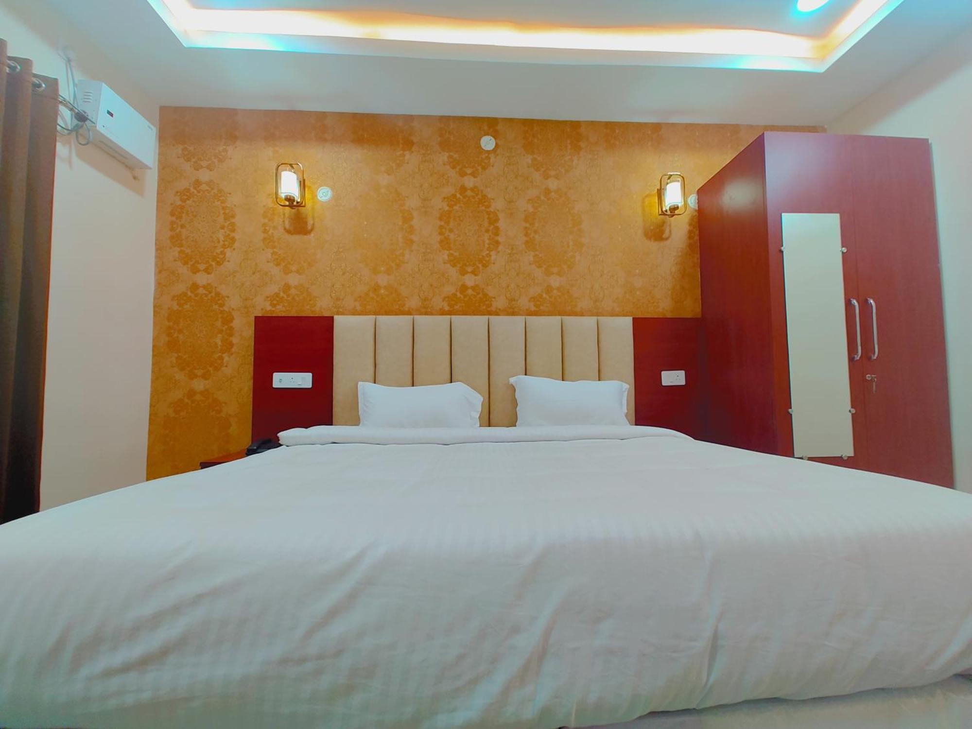 Awadh Samrat Resort Ayodhya Eksteriør bilde