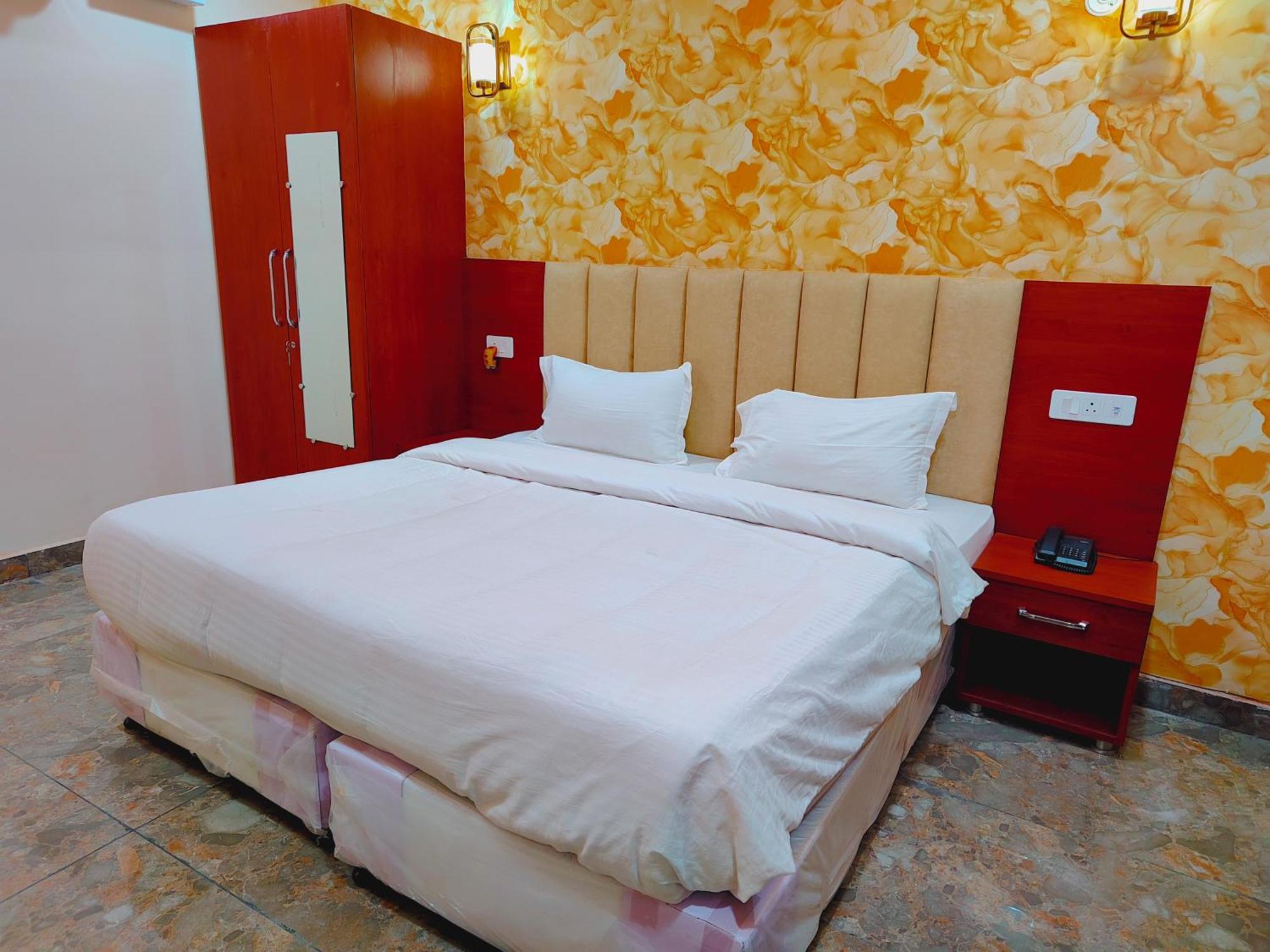 Awadh Samrat Resort Ayodhya Eksteriør bilde