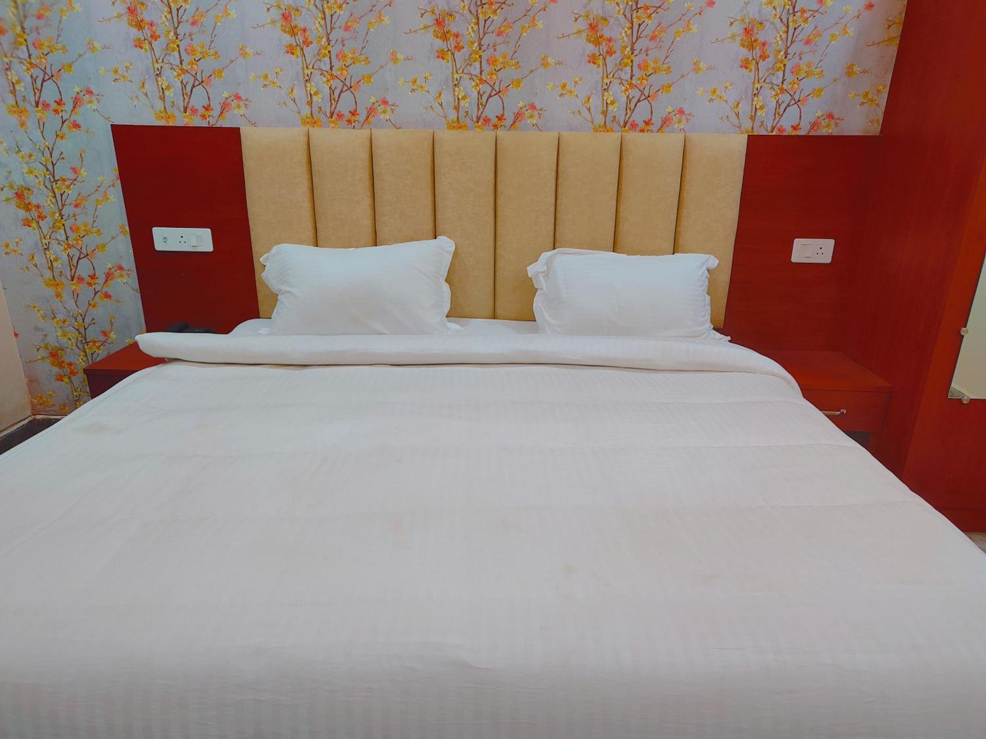 Awadh Samrat Resort Ayodhya Eksteriør bilde