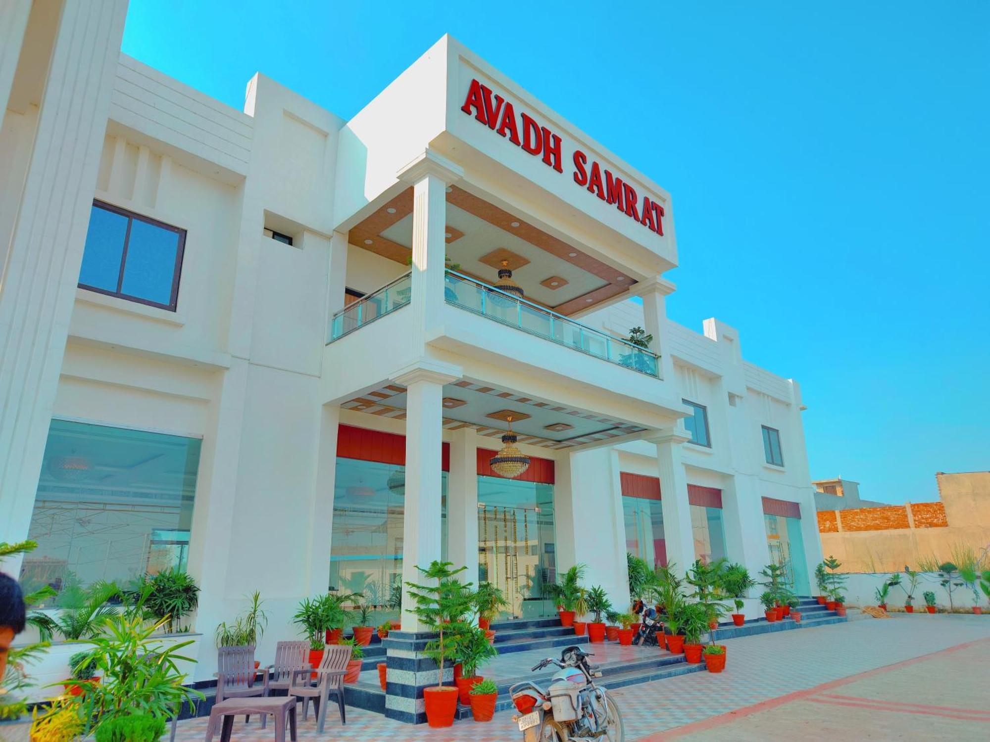 Awadh Samrat Resort Ayodhya Eksteriør bilde
