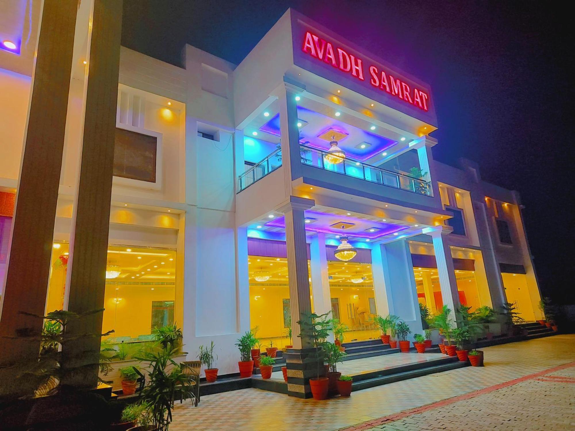 Awadh Samrat Resort Ayodhya Eksteriør bilde