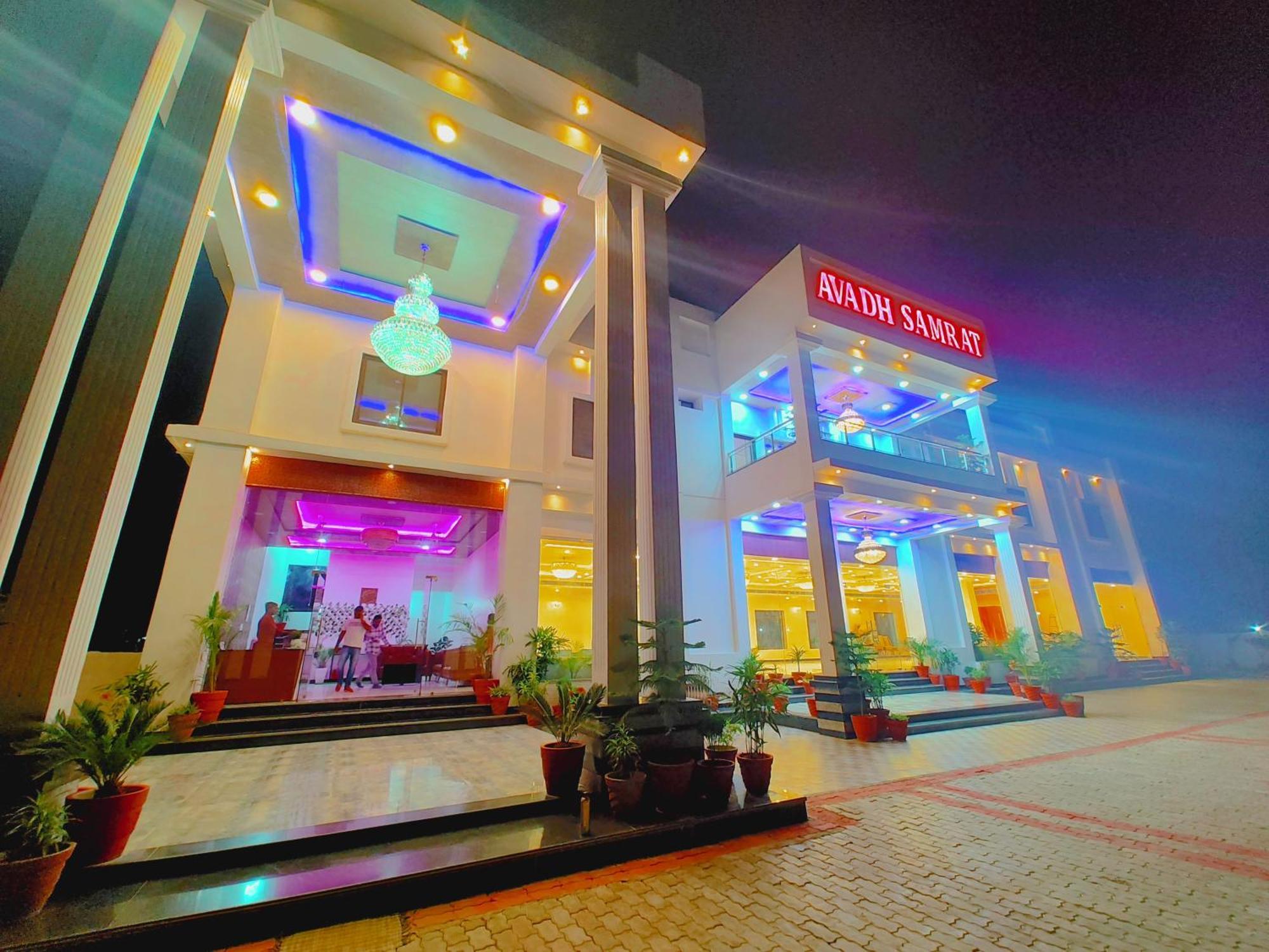 Awadh Samrat Resort Ayodhya Eksteriør bilde