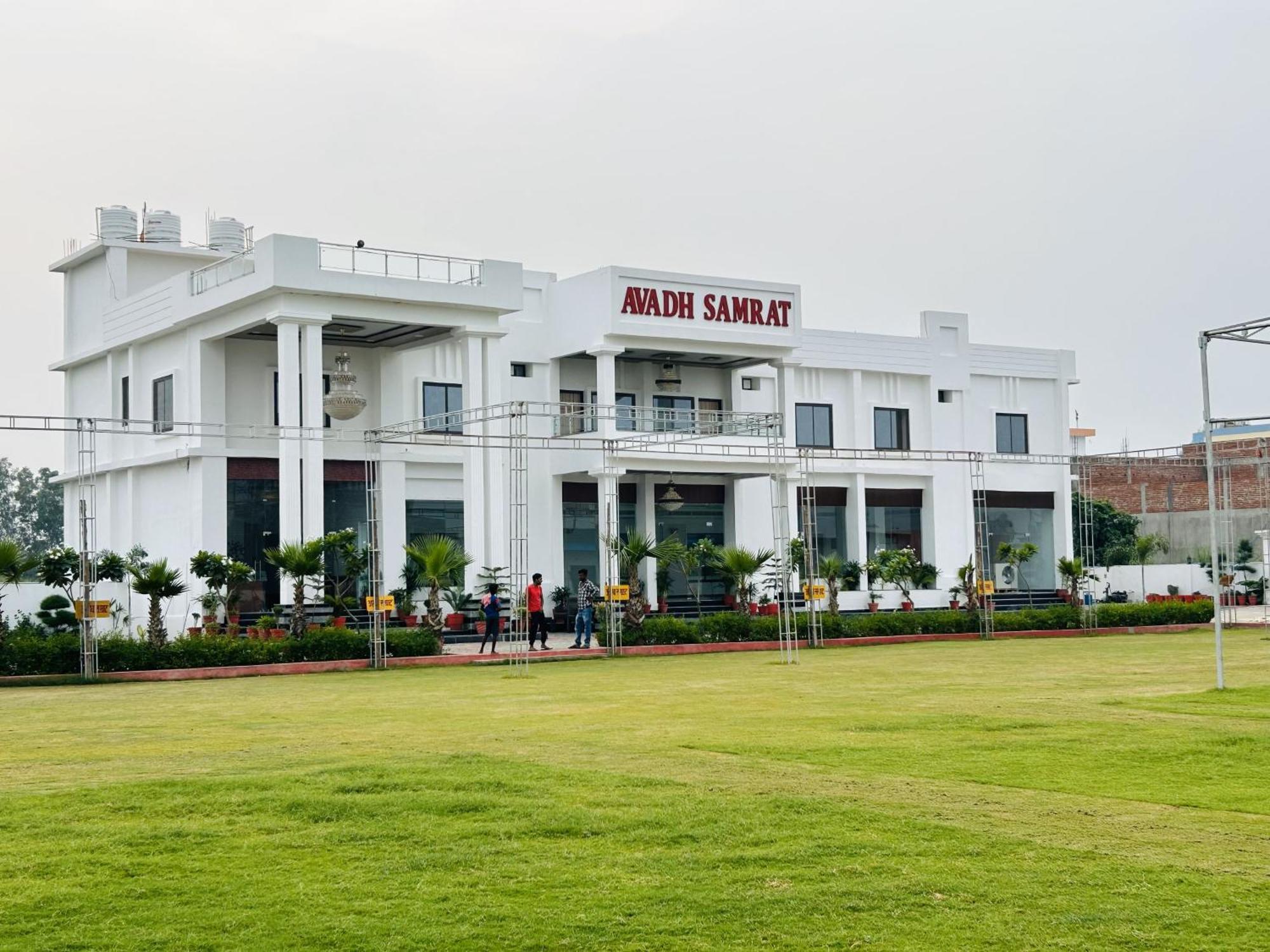 Awadh Samrat Resort Ayodhya Eksteriør bilde