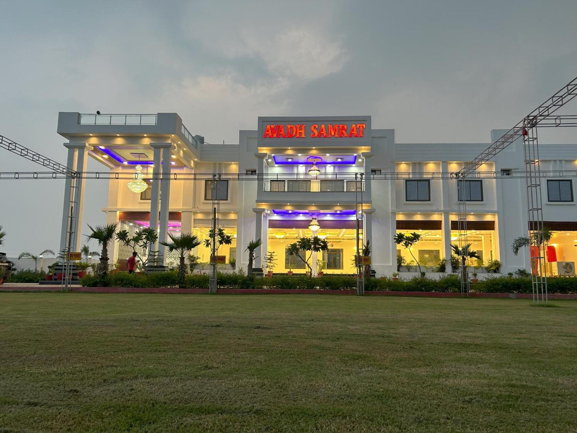Awadh Samrat Resort Ayodhya Eksteriør bilde